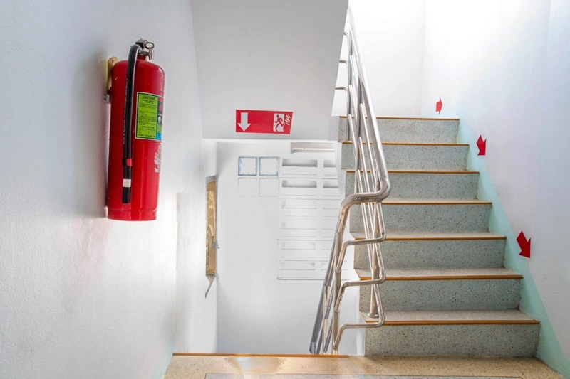 Stairwell with fire extinguisher and escape markers